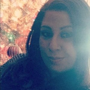 Meet your Posher, Adela